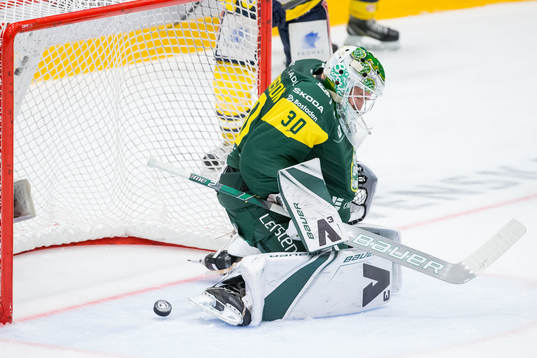 Björklövens målvakt Mattias Pettersson nära att tappa