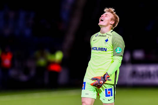 Norrköpings målvakt Isak Pettersson jublar