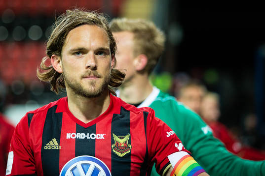 Östersunds Tom Pettersson tackar publiken