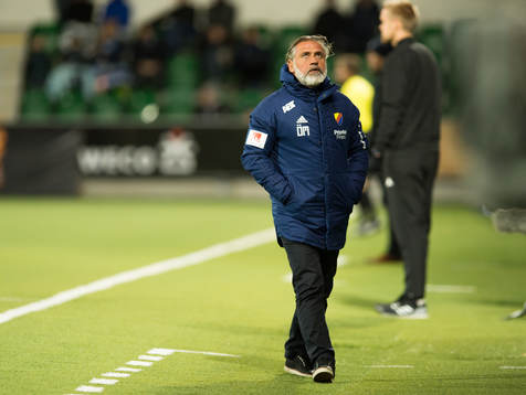 Djurgårdens tränare Özcan Melkemichel deppar