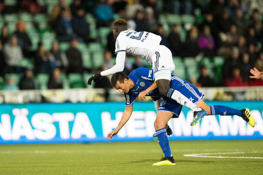 Djurgårdens Aliou Badji och Sundsvalls Pol Moreno Sanchez