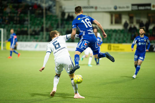 Djurgårdens Jesper Karlström och Sundsvalls Carlos Gracia