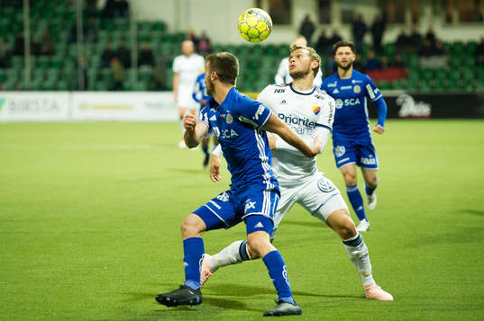 Djurgårdens Jesper Karlström och Sundsvalls Carlos Gracia