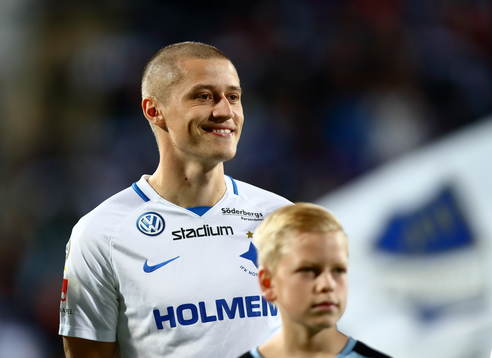 Norrköpings Simon Thern innan fotbollsmatchen i