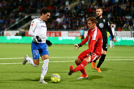 Norrköpings David Moberg Karlsson och Malmö FFs målvakt