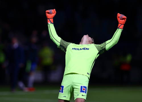 Norrköpings målvakt Isak Pettersson jublar