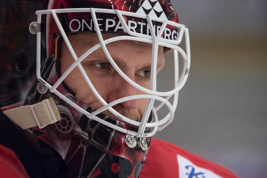 Almtunas målvakt Arvid Ljung innan ishockeymatchen i