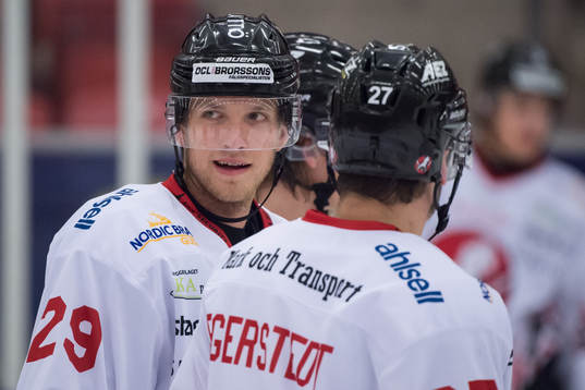 Vita Hästens Henrik Nyberg innan ishockeymatchen i