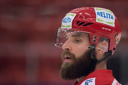 Almtunas Per Svensson innan ishockeymatchen i