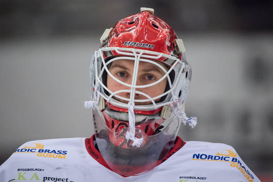Vita Hästens målvakt Marcus Hellgren Smed innan