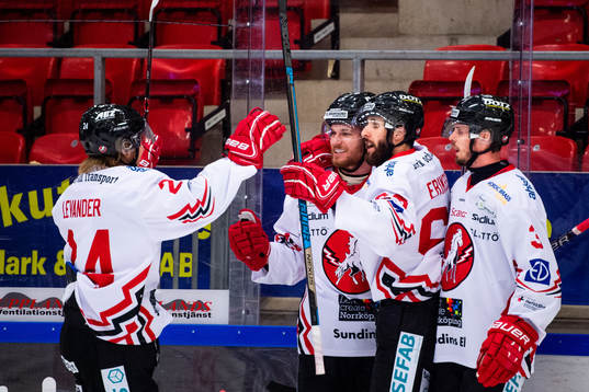 Bläddra bland fler bilder av Ishockey, Hockeyallsvenskan, Almtuna - Vita Hästen