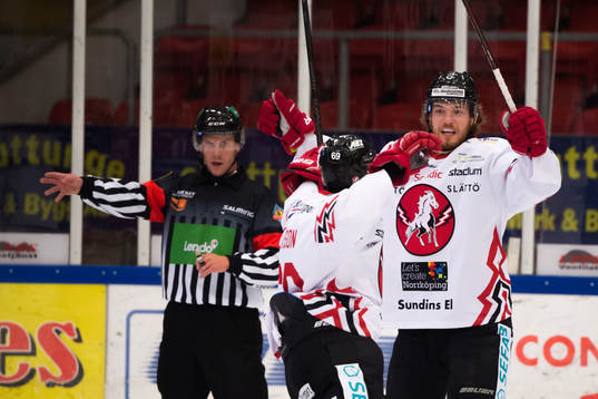 Vita Hästens Lukas Löfquist jublar
