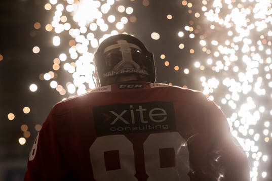Almtunas målvakt Arvid Ljung innan ishockeymatchen i