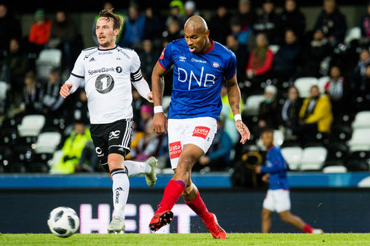 Mike Jensen of Rosenborg and Felipe Carvalho of Vålerenga