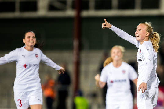 Rosengårds Ebba Wieder jublar