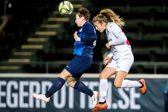 Rjazans Liubov Kipyatkova och Rosengårds Fiona Brown i