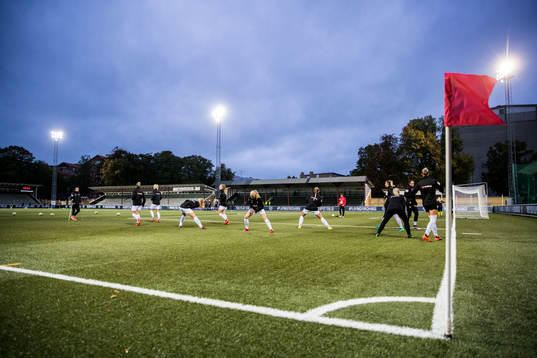 Rosengårds spelare värmer upp