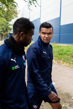 Wanderson Do Carmo och Mohammed Abubakari lämnar planen