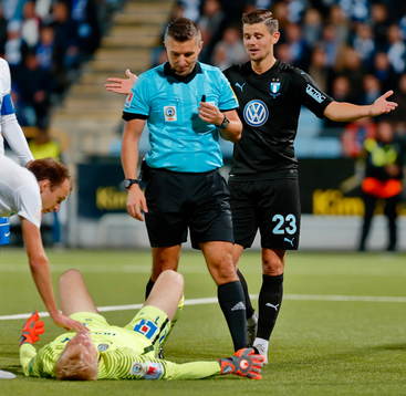 Malmö FFs Marcus Antonsson  reagerar medan Norrköpings