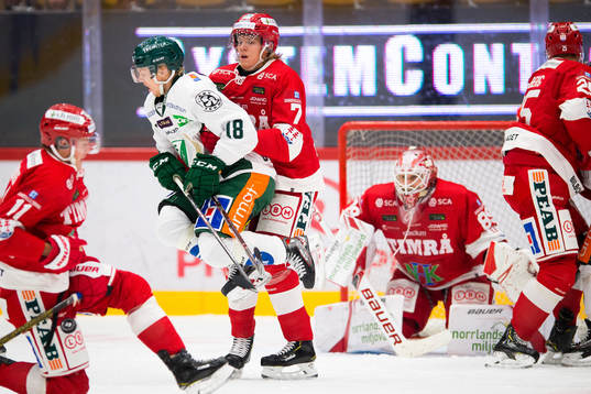 Färjestads Axel Ottosson och Timrås Marcus Hardegård