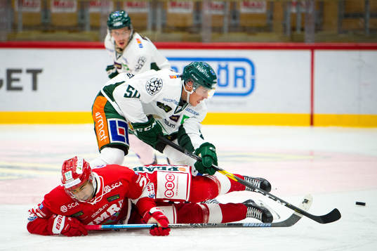 Timrås Jeremy Boyce och Färjestads Sebastian Erixon