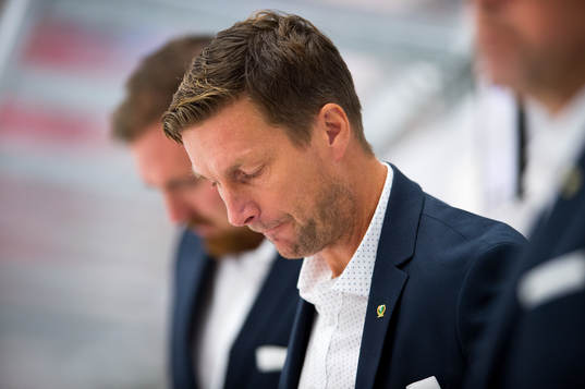 Färjestads tränare Johan Pennerborn deppar