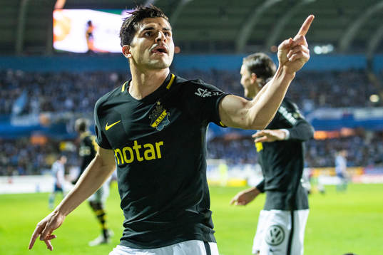 s Tarik Elyounoussi jublar