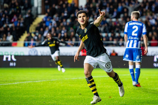s Tarik Elyounoussi jublar