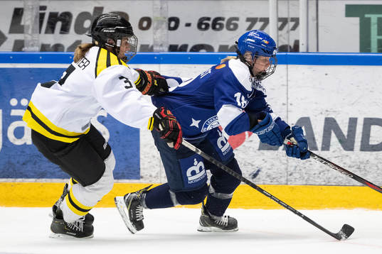 Brynäs Sarah Forster jagar Leksands Anna Borgqvist