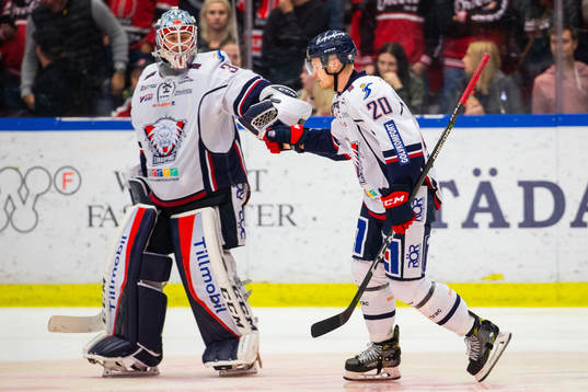 Linköpings Nick Sörenssen jublar med Linköpings målvakt