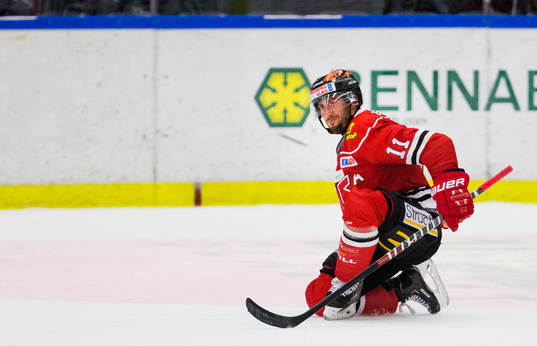 Örebros Aaron Palushaj jublar vid 2-2