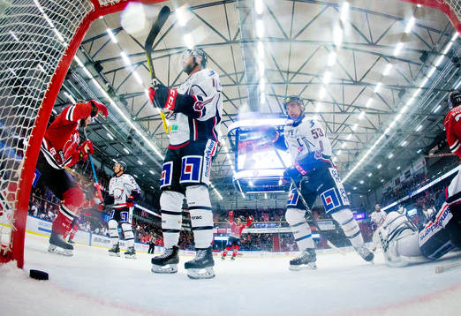 Örebros Aaron Palushaj gör 2-2 och Nick Ebert jublar