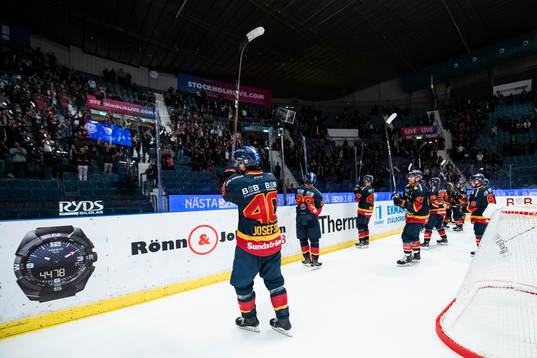 Djurgårdens spelare tackar publiken