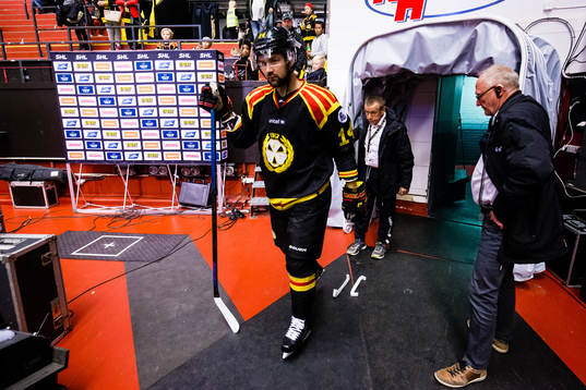 Brynäs Johan Alcén innan ishockeymatchen i SHL mellan