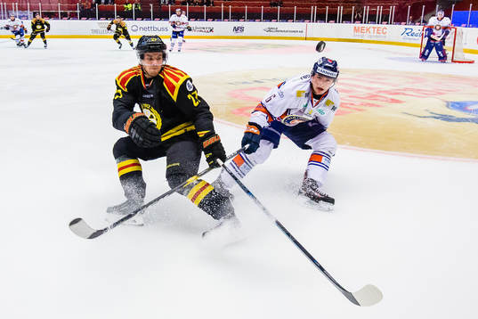 Brynäs Emil Forslund  och Växjös Linus Högberg