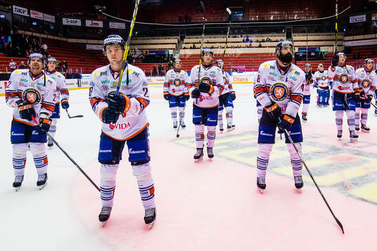 Växjös Joel Persson och Daniel Rahimi jublar med