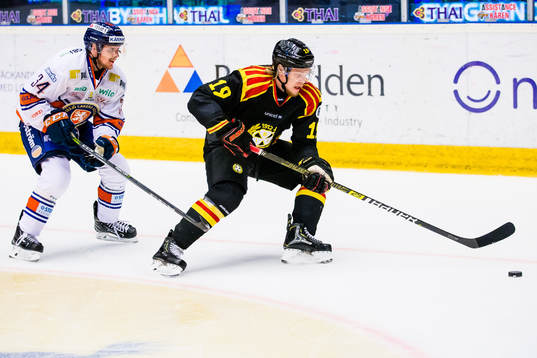 Brynäs Ludvig Nilsson och Växjös Niclas Burström