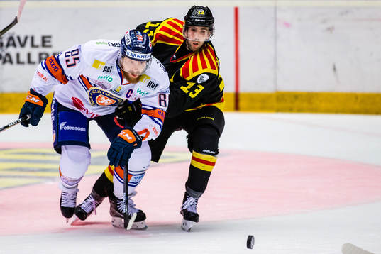 Växjös Liam Reddox och Brynäs Ryan Gunderson