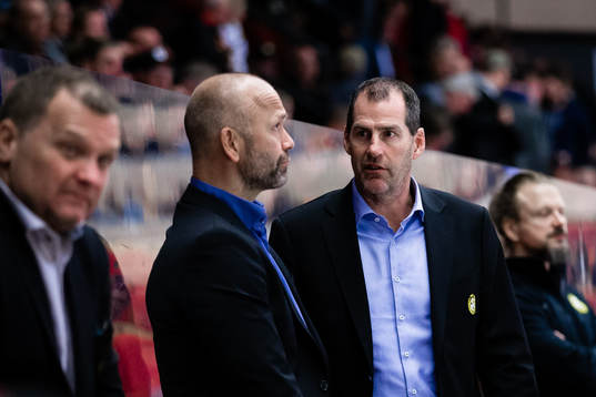 Brynäs assisterande tränare Jan Larsson och tränare