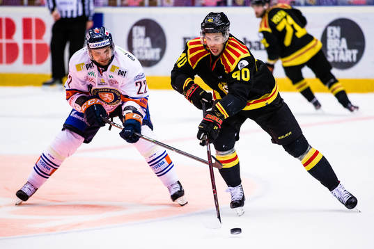 Brynäs Jesper Jensen och Växjös Janne Pesonen
