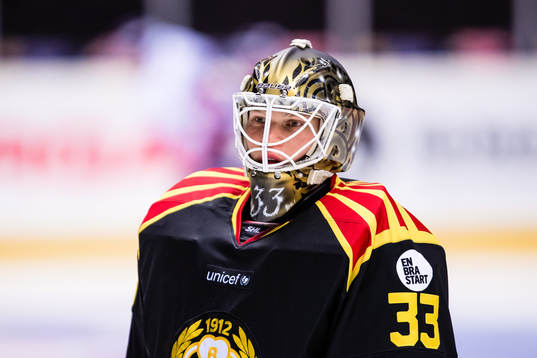 Brynäs målvakt Tomi Karhunen innan ishockeymatchen i SHL