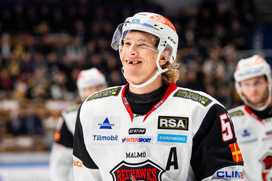 Malmö Redhawks Emil Sylvegård  jublar