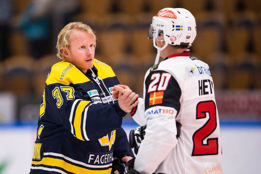 s målvakt Jonas Gunnarsson  tackar Malmö Redhawks Henrik