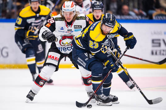 s Robin Figren i kamp om pucken
