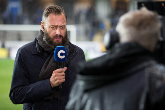 CMores expert Olof Lundh innan fotbollsmatchen i