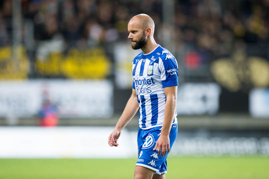IFK Göteborgs Robin Söder lämnar planen i halvlek av