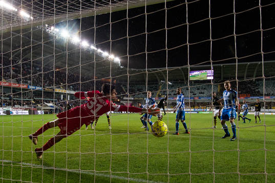 s Henok Goitom nickar in 0-2 bakom IFK Göteborgs målvakt
