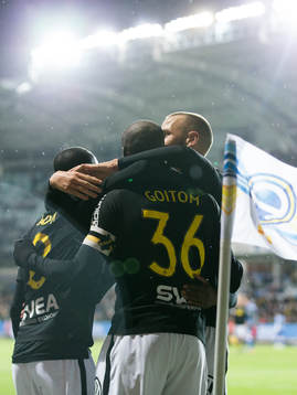 s Henok Goitom jublar