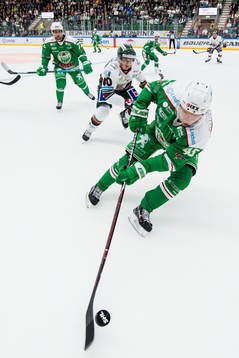 Rögles Christopher Bengtsson och Frölundas Joel Mustonen
