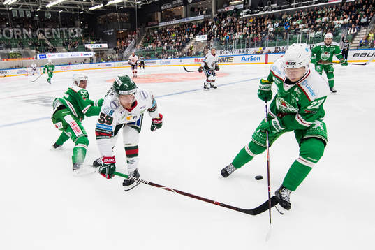 Frölundas Simon Hjalmarsson och Rögles Jesper Williamsson